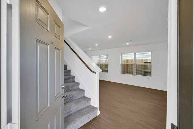 Building Photo - 1611 Oleander Grns Dr