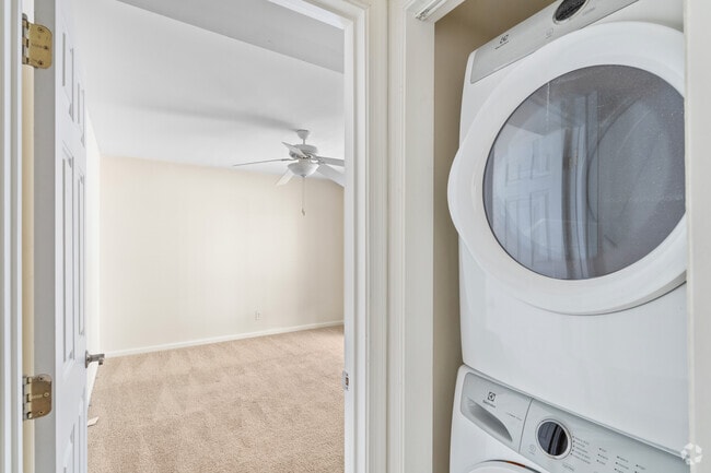 1BR, 1BA - 650SF - Laundry - Westgate Apartments