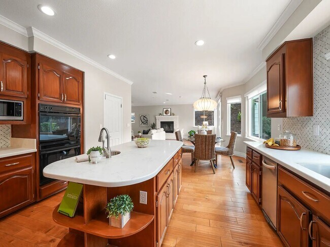 Foto del edificio - Luxury, comfort, and breathtaking surroundings in Stunning Clayton home!