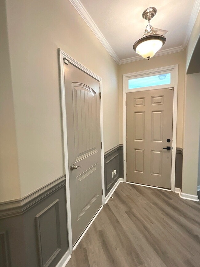 Building Photo - Great Amenities
