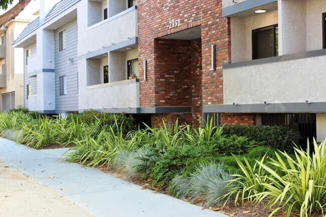Foto del edificio - 2350 S Bentley Ave
