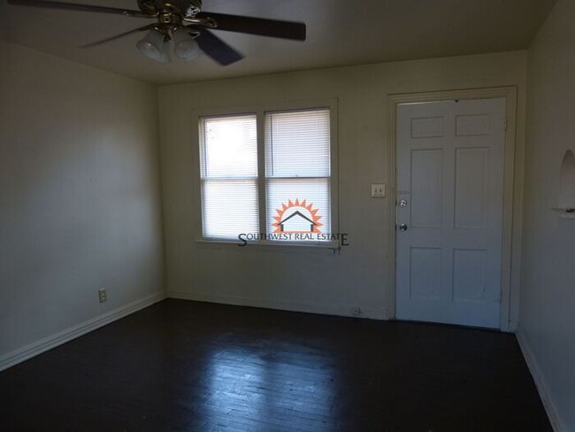 Building Photo - 1 bedroom 1 bath home that won't break the...