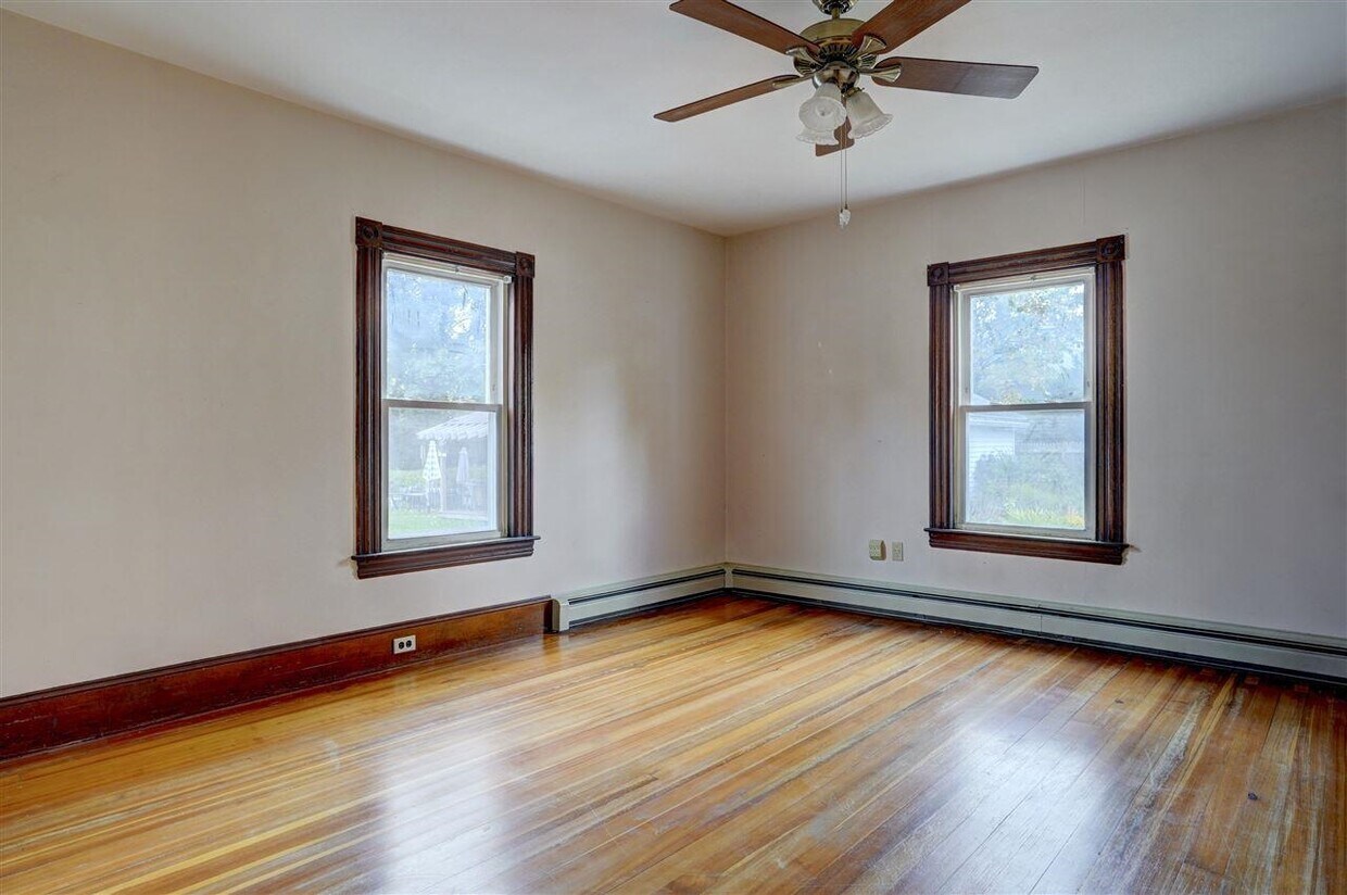 Building Photo - 53 Lancaster Ave