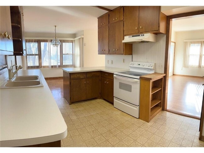 Building Photo - 7824 N Shore Dr