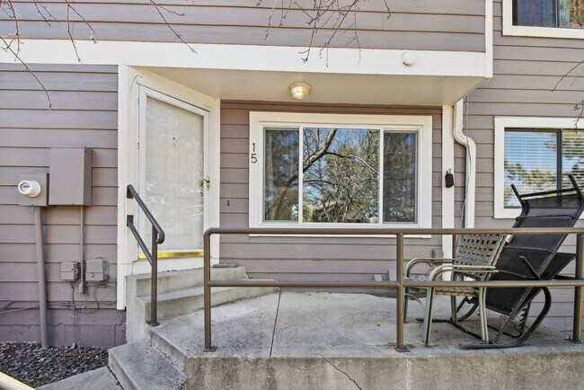 Foto del edificio - 2 Bedroom Townhome in Arvada