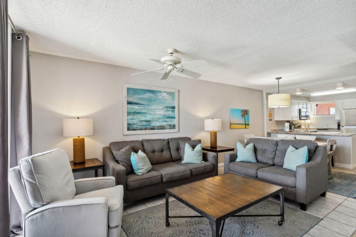 Foto principal - 633 W Beach Blvd