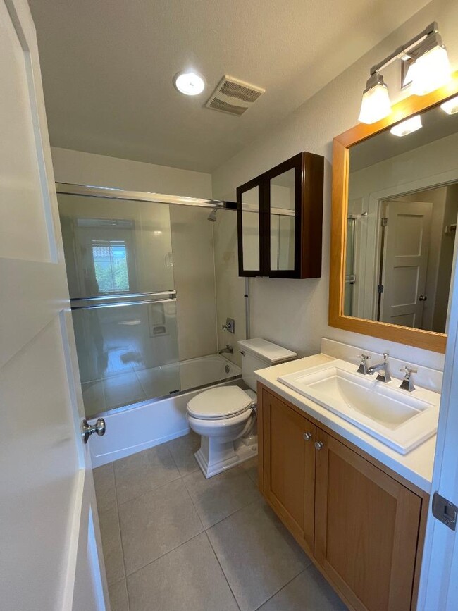 Building Photo - 1378 Dahlia Loop
