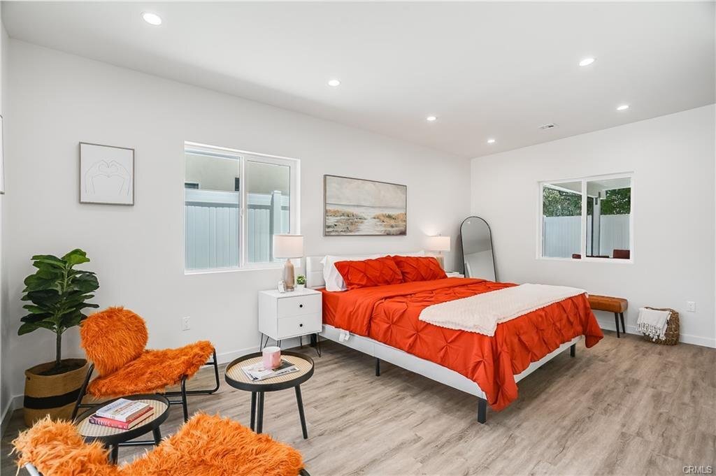 Primary Photo - 7008 Encino Ave