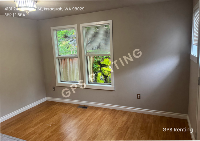 Building Photo - Spacious Two-Level Klahanie Townhome – Nat...