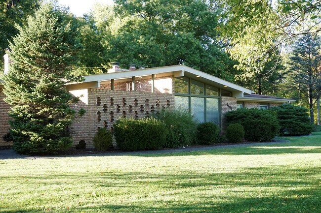 Building Photo - 6608 Sunset Ln