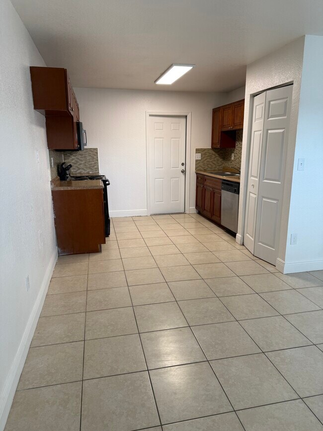 Foto del edificio - 1096 W 28th St