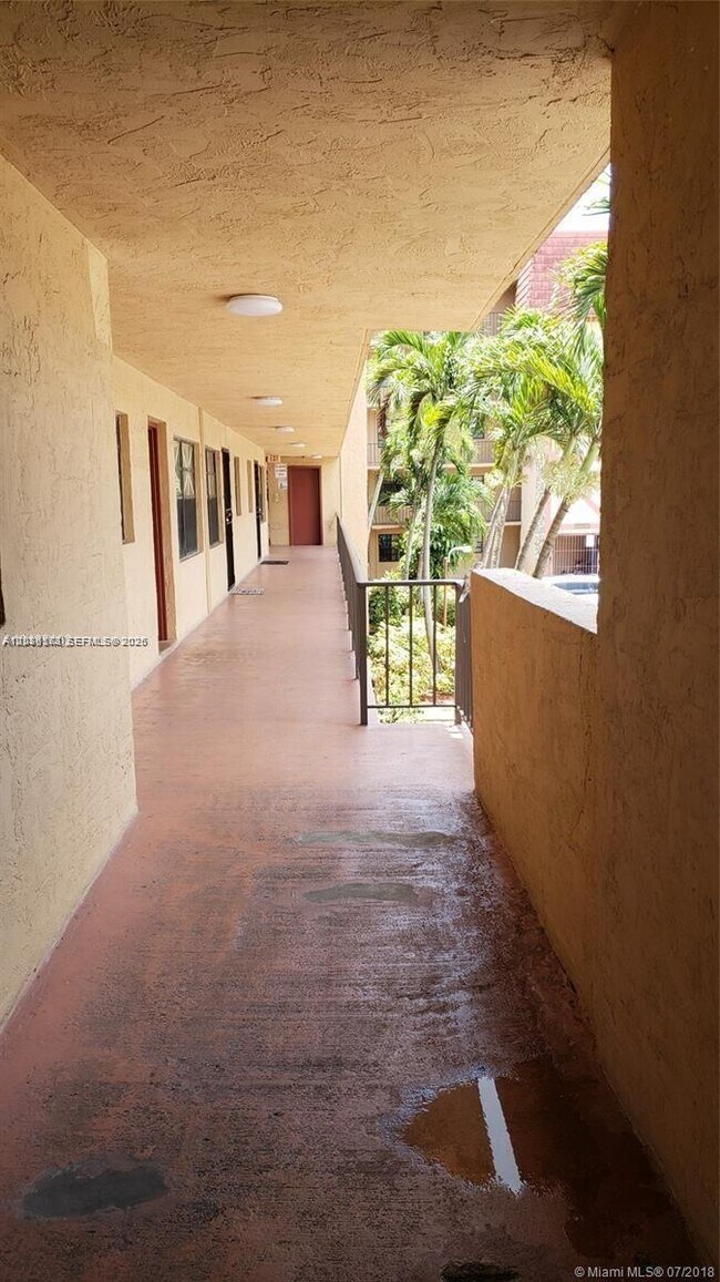Building Photo - 1325 W 68th St
