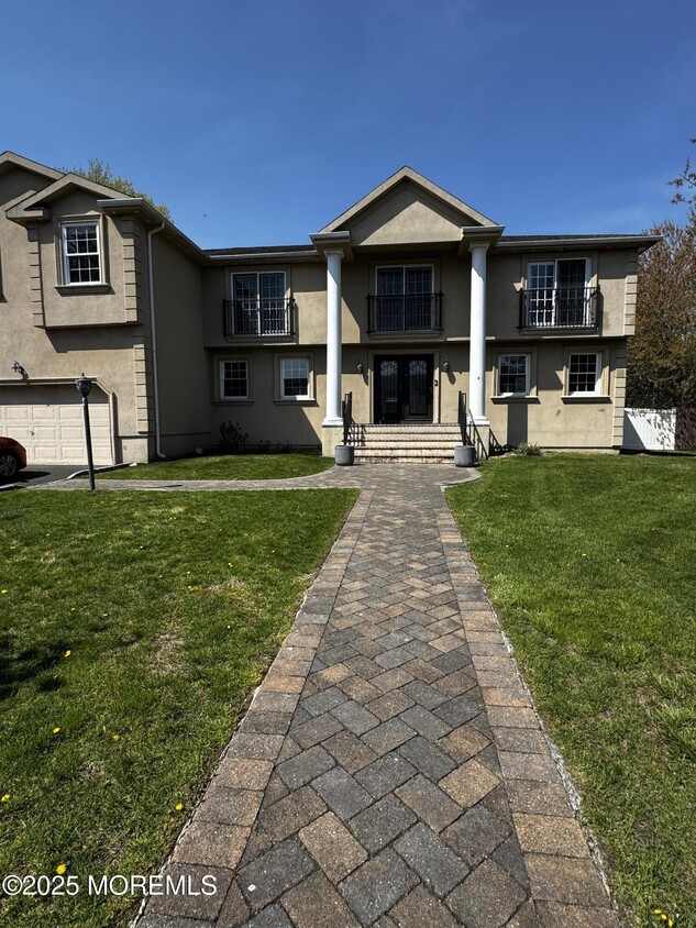Primary Photo - 3 Darien Dr