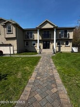 Building Photo - 3 Darien Dr