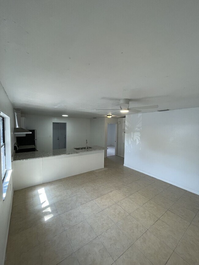 Building Photo - 727-729 Pineville Ln