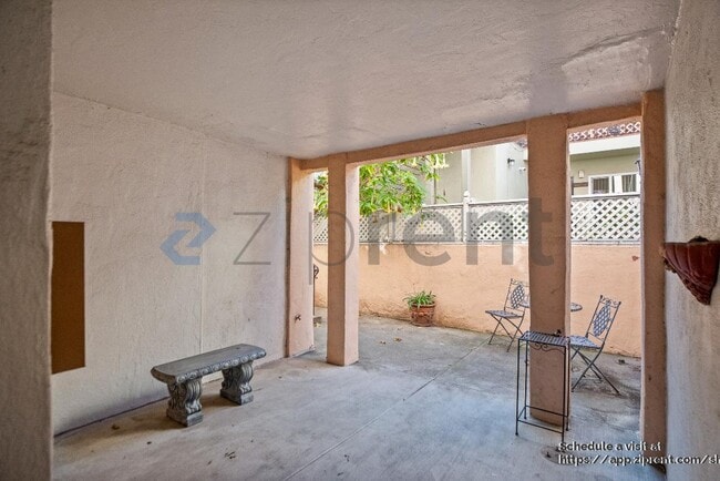 Building Photo - 2429 Ivy Dr