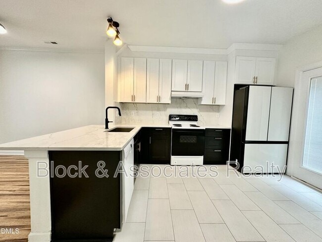 Foto del edificio - 7327 Bonnie Ridge Ct