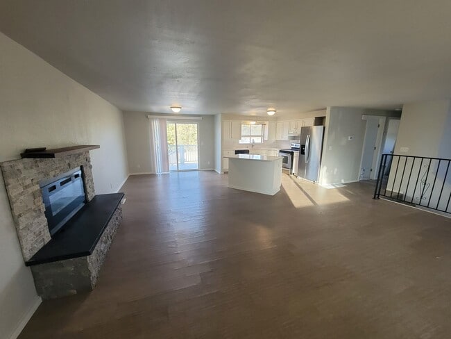Foto del edificio - Remodeled 4 Bedroom 2 Bath Home for Rent C...