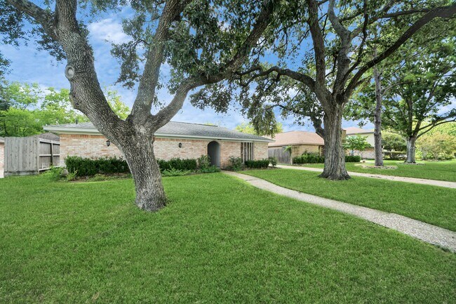 Foto del edificio - 14115 Wickersham Ln