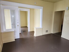 Building Photo - 11 Renwood St