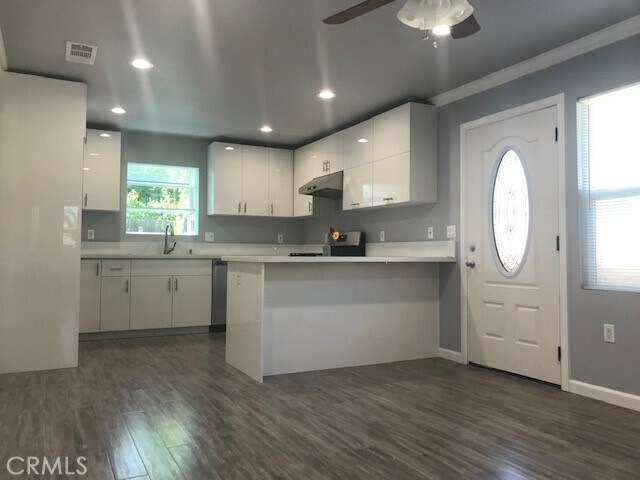 Building Photo - 6418 Temple City Blvd