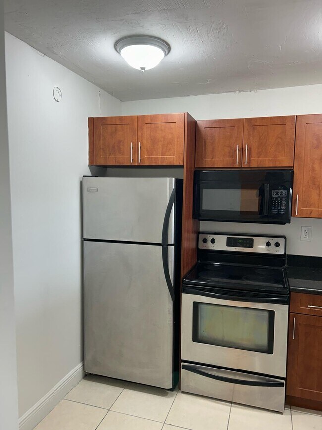 Foto del edificio - 488 NW 165th St