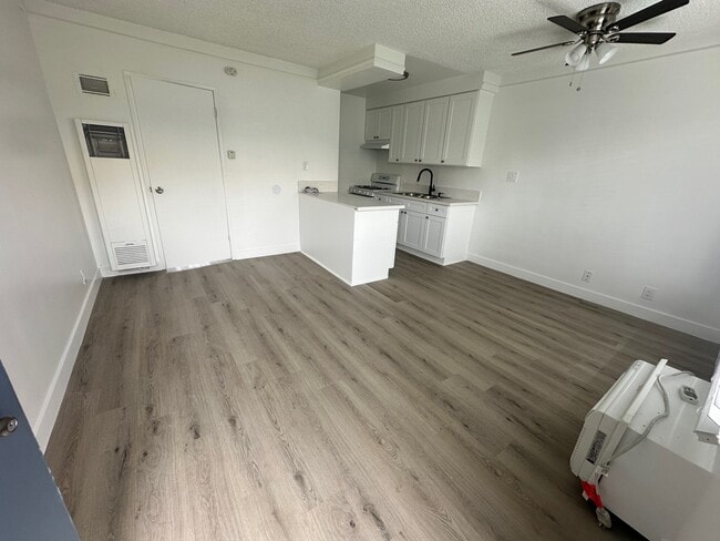 Building Photo - Zelzah Avenue Apartments