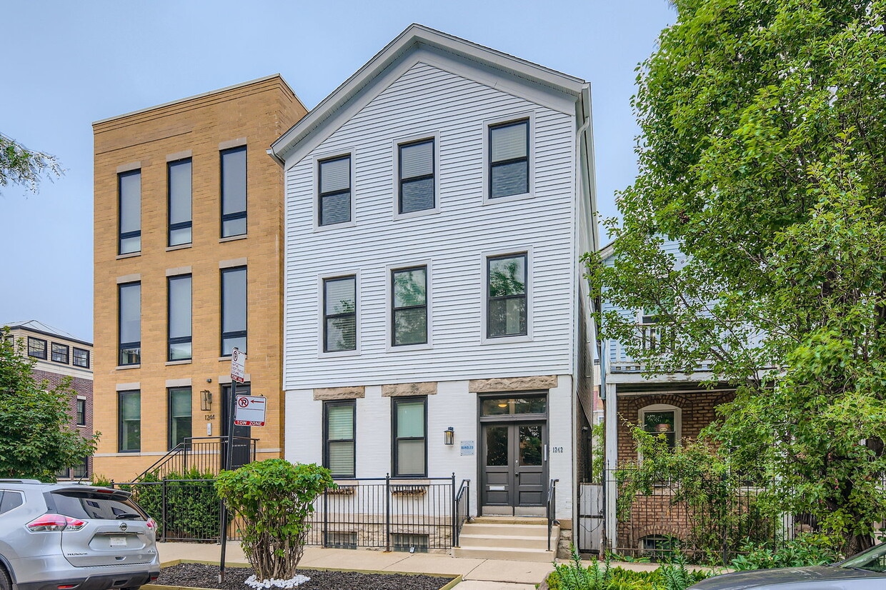 Primary Photo - 1242 W Huron St