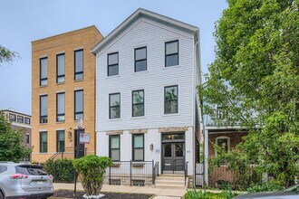Building Photo - 1242 W Huron St