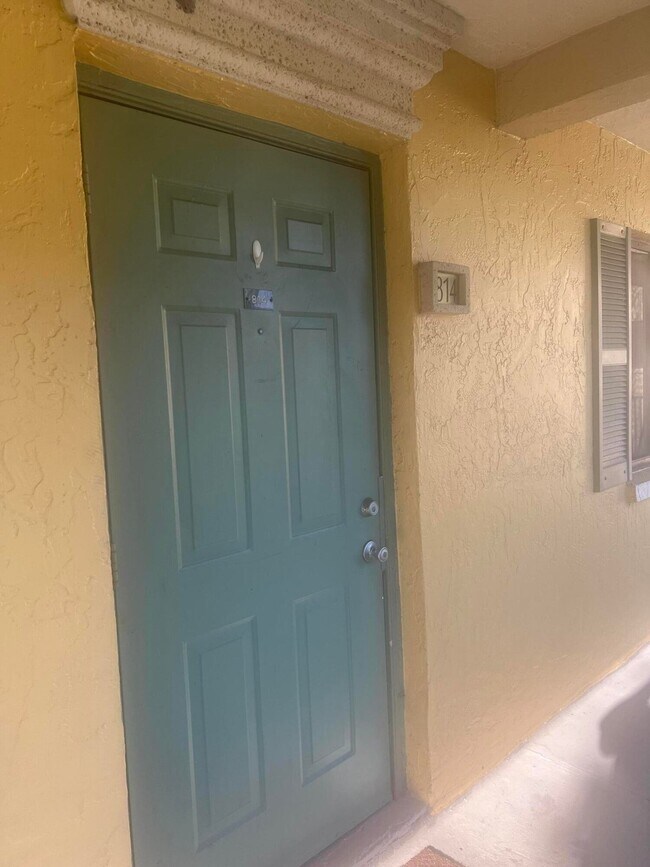 Foto del edificio - 814 Meadows Cir