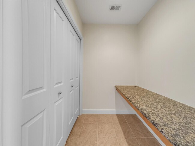 Building Photo - 1010 Rosine St