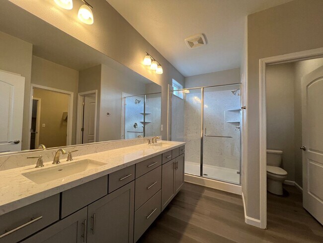Foto del edificio - Modern! 3/2.5/2 Townhome in Minden