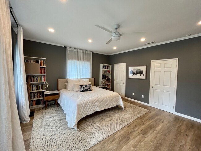 Master Bedroom - 6507 Hayvenhurst Ave