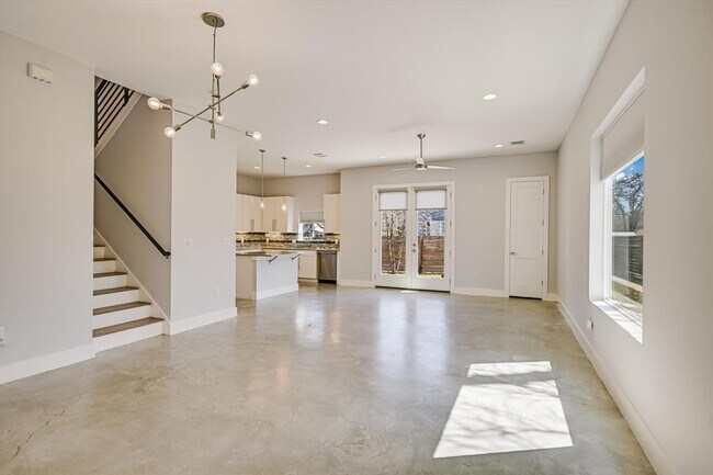 Building Photo - 1131 Mason Ave