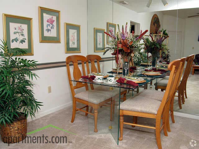 Dining Room - Timber Chase at Sarasota Bay