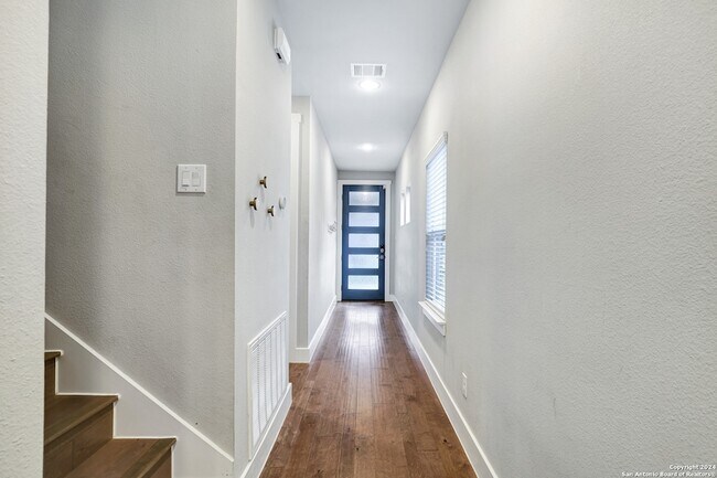 Foto del edificio - 507 Elmhurst Ave