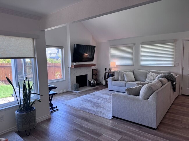 Building Photo - 8814 Revelstoke Way