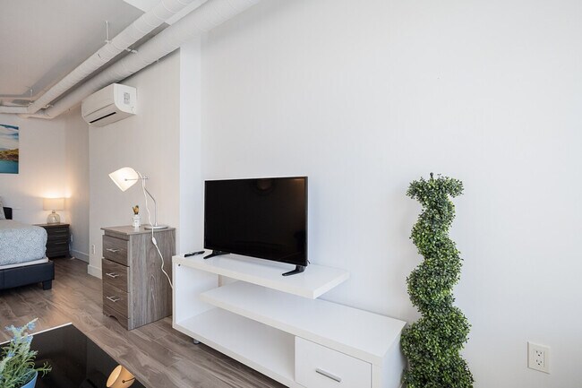 Photo du bâtiment - 6552 Av. De Chateaubriand