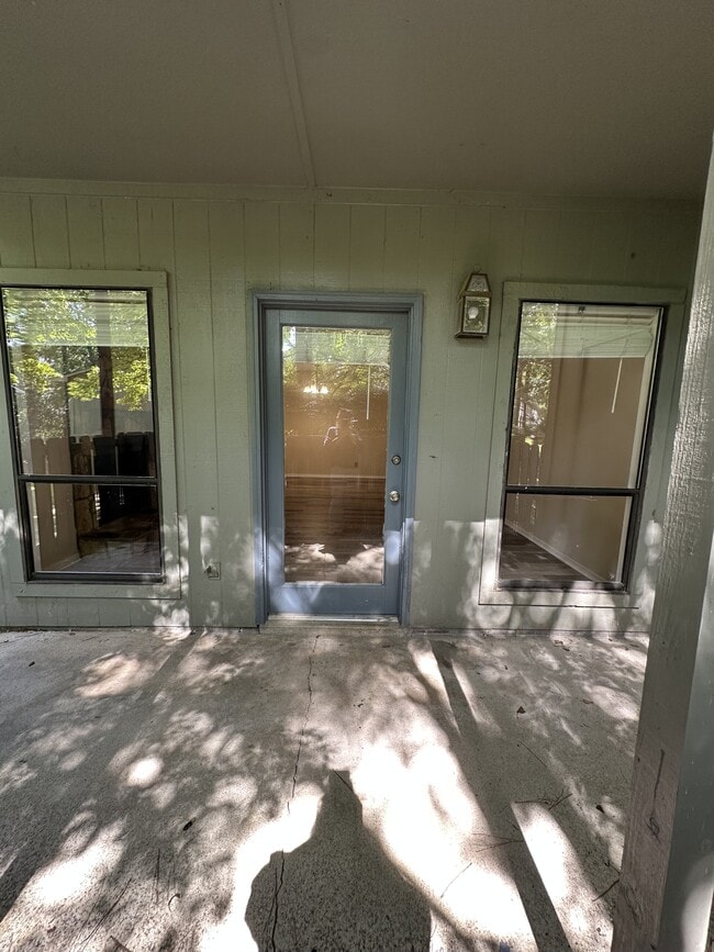 Building Photo - 1866 Tryon Dr