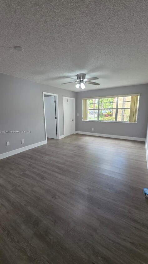 Foto principal - 178 Lake Evelyn Dr