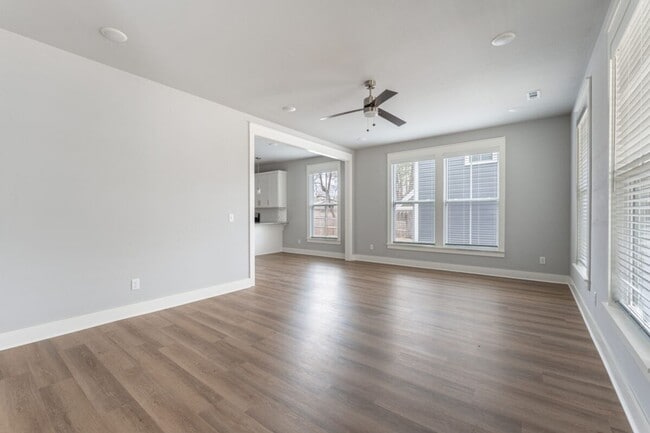 Foto del edificio - New 3 BR/3 Bath Home