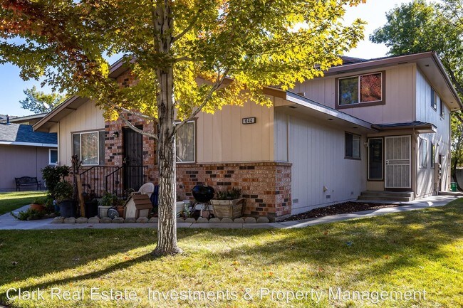 Building Photo - 644 Oakwood Dr