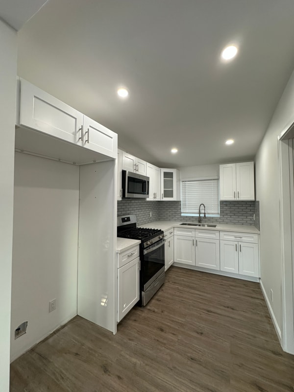 Building Photo - 6830 Morella Ave