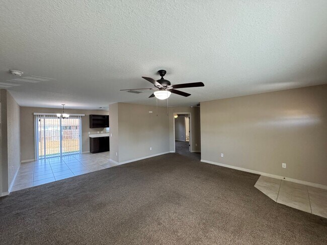 Building Photo - Incredible 3 Bedroom, 2 Bathroom Home in Ocala!!