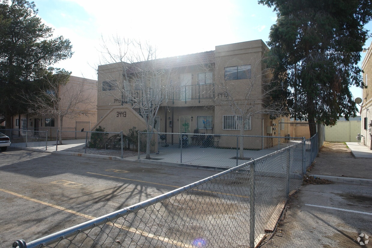 Building Photo - 3443 College View Ct