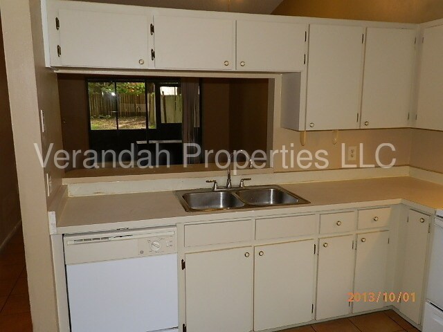 Building Photo - 9952 Burl Way