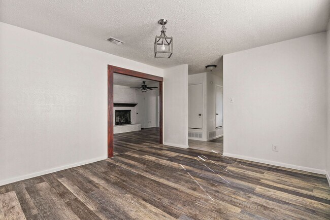 Building Photo - 1203 Hughes Ave
