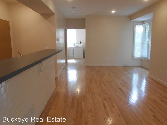 Building Photo - 5 br, 5.5 bath House - 2112 Summit St.