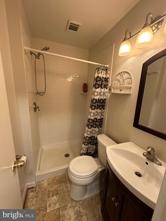 Foto del edificio - 5512 Winford Ct
