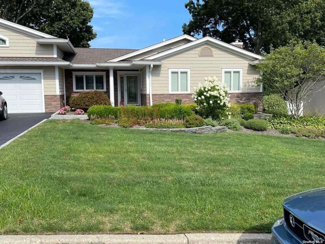 3 Lovell Ct, Farmingville, NY 11738 Room for Rent in Farmingville, NY